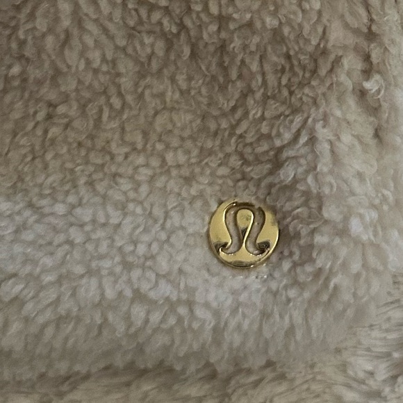 Lululemon Everywhere Fleece Belt Bag - Picture 11 of 16